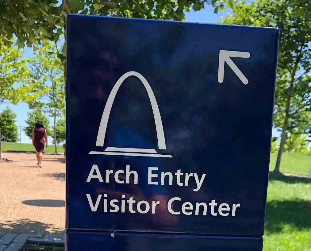 logo for 00021-arch-entry-visitor-centor.webp