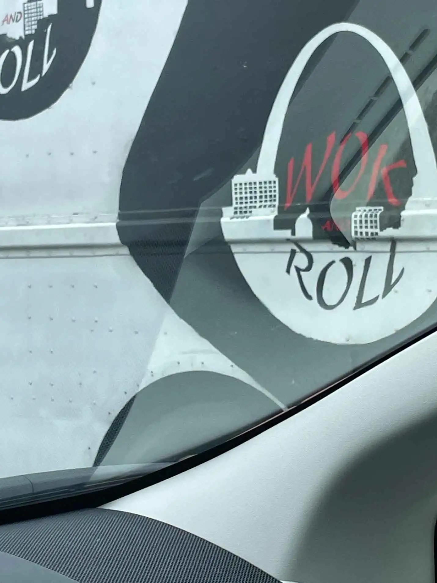 logo for 00513-wok-and-roll.webp